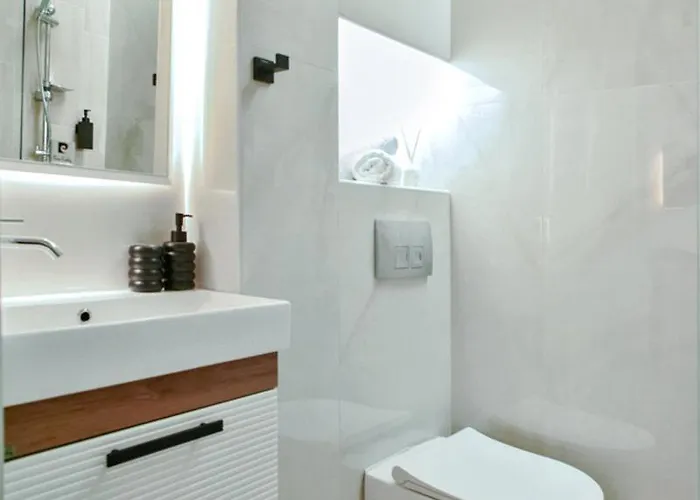 The Localment 1' From The White Tower Apartament